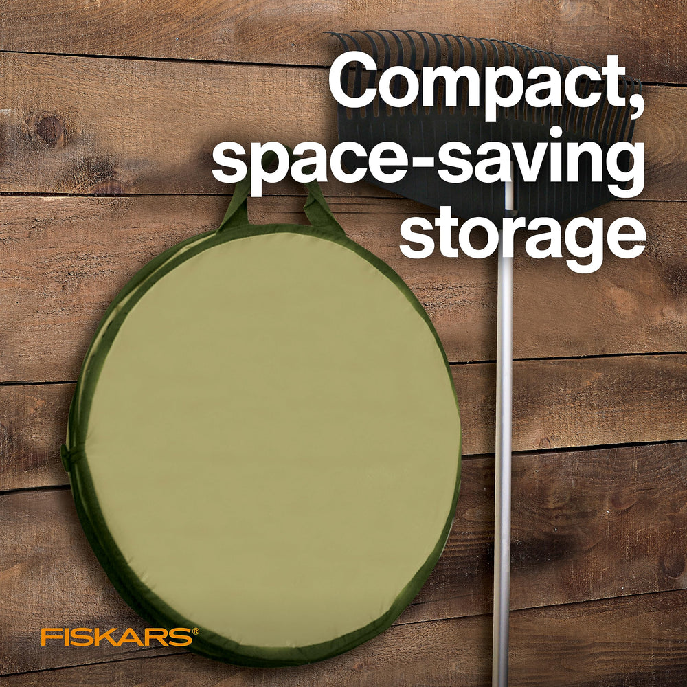 Fiskars Collapsible Garden Bag filled with yard waste