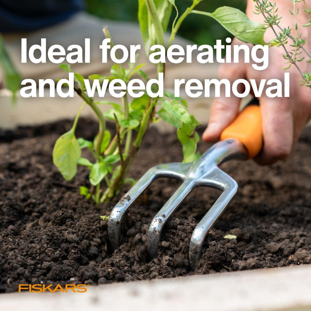 Fiskars Ergo Cultivator with hang hole for easy storage