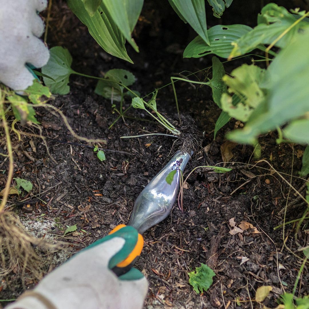 Fiskars Ergo Weeder packaging displayed on a shelf