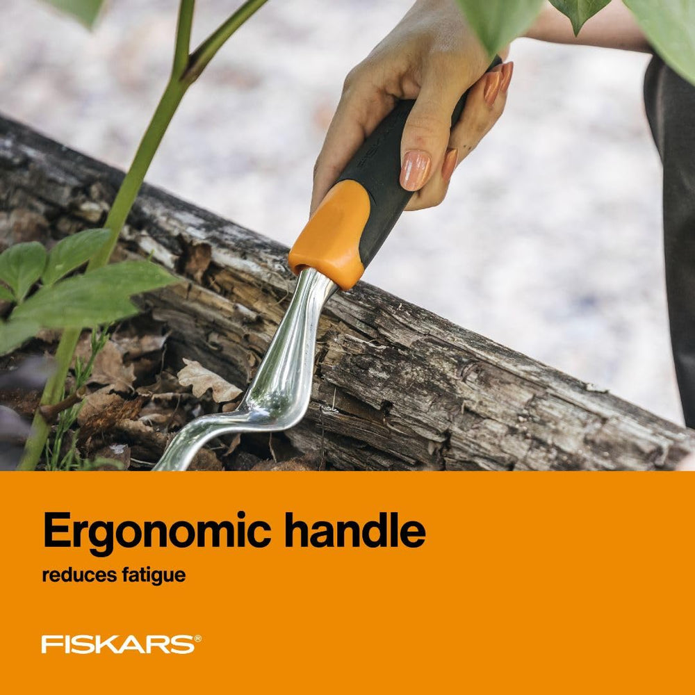 Fiskars Ergo Weeder with hang hole for easy storage