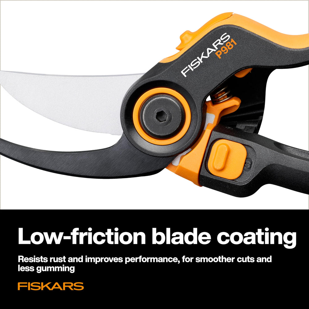 Fiskars pruner cut capacity demonstration