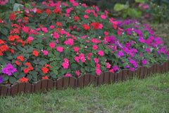 Flexible EasyFlex edging forming curves in a garden