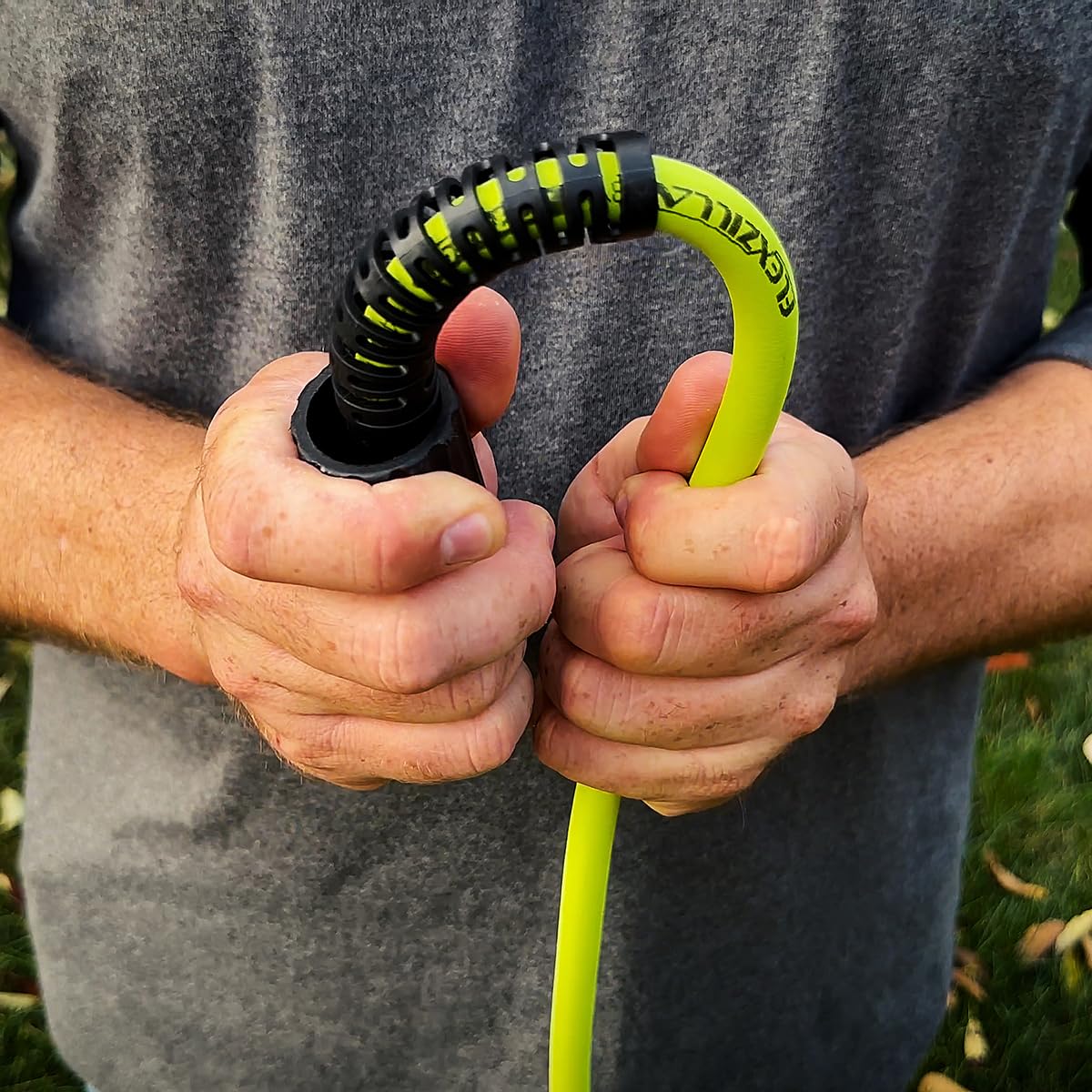 Flexzilla Pressure Washer Hose showing non-kink feature