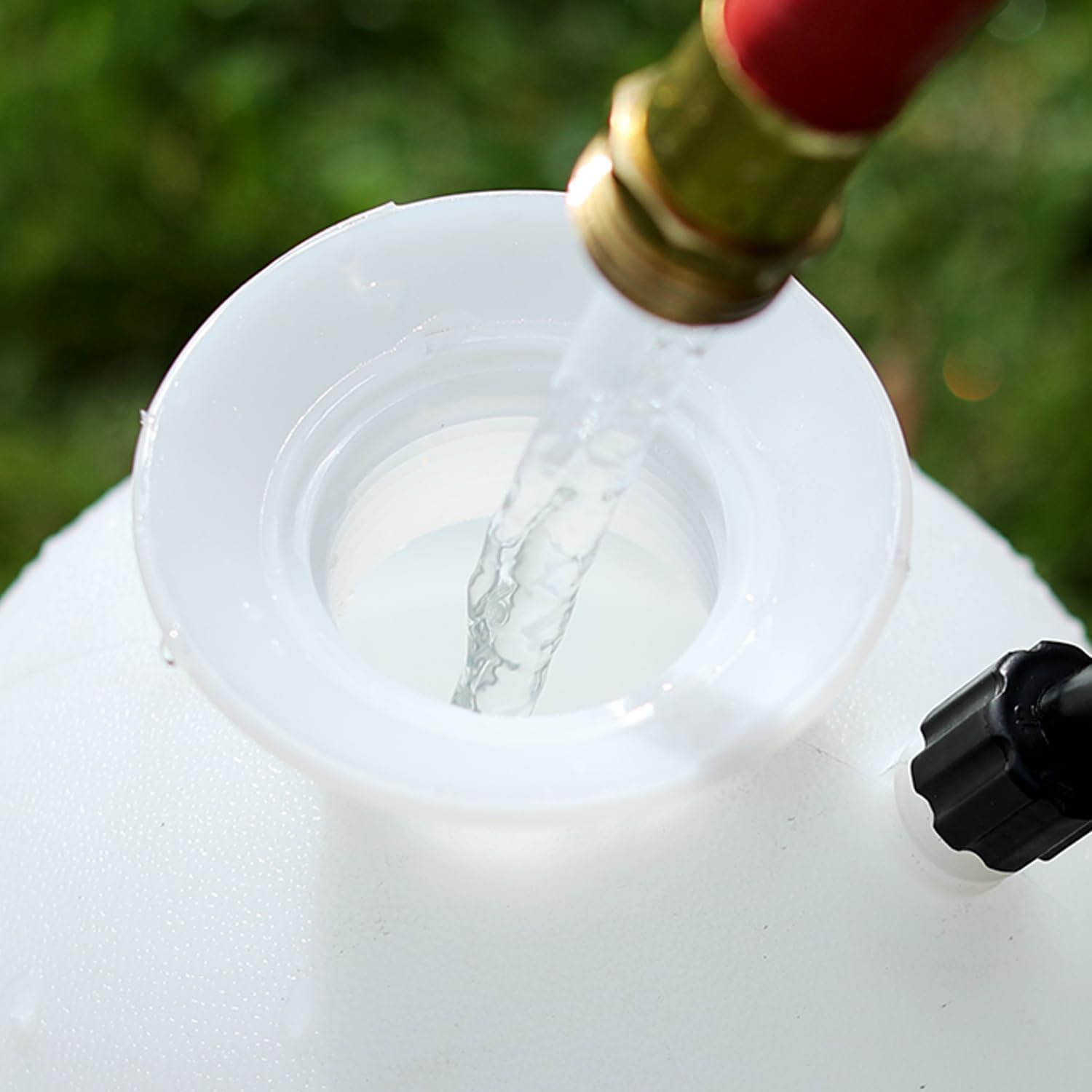 Flo-Master 1 Gallon Tank Sprayer close-up of nozzle