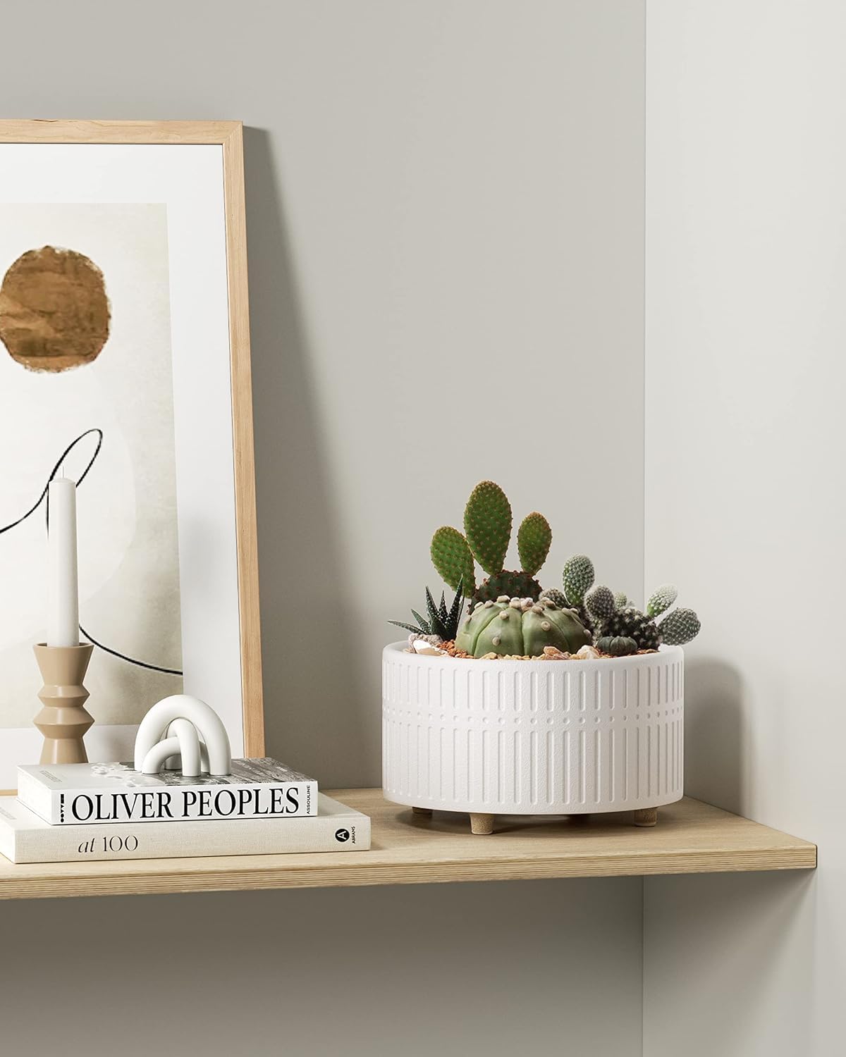 Footed base of LE TAUCI succulent pots for better air circulation