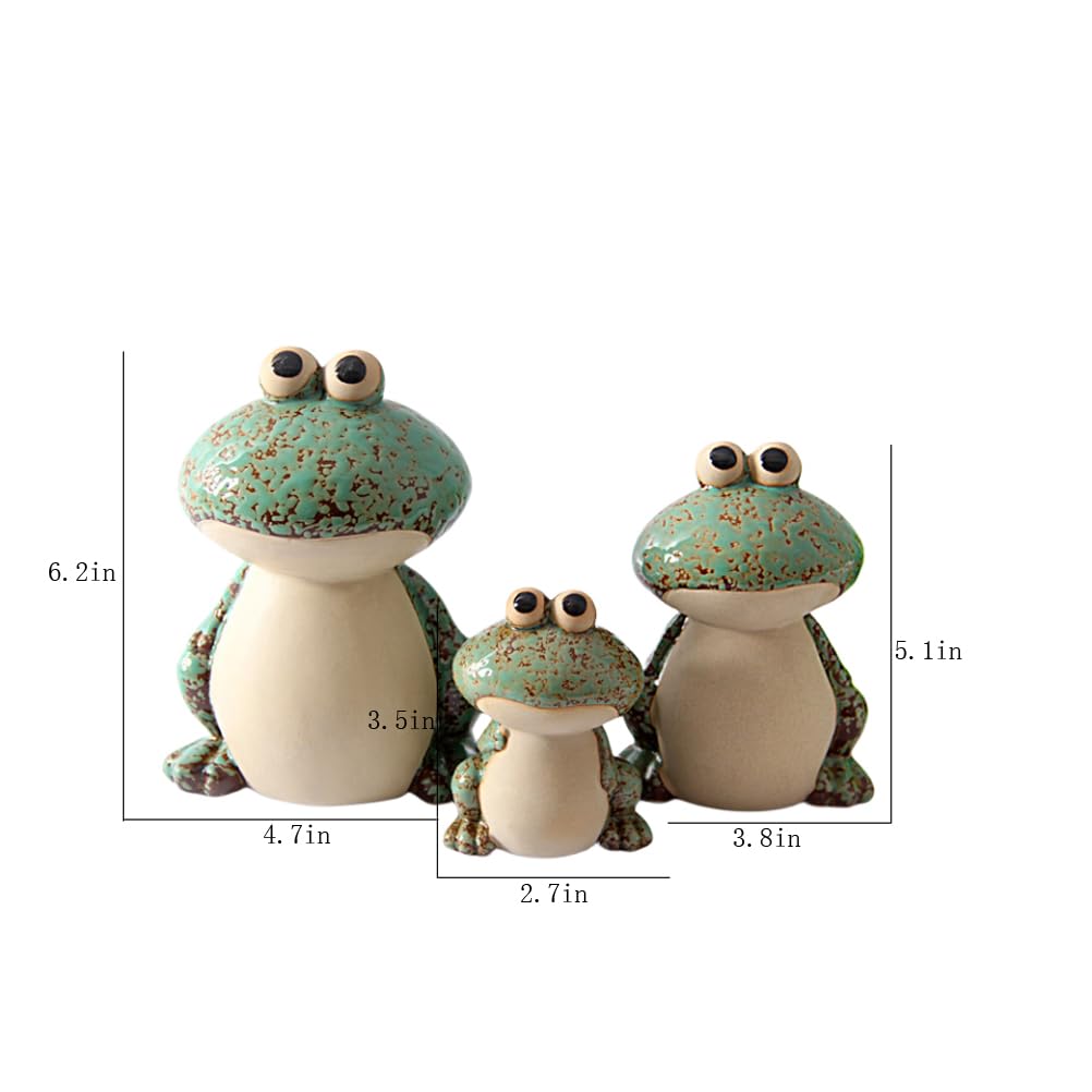 Frog Dad statue by KSZNZB in garden setting