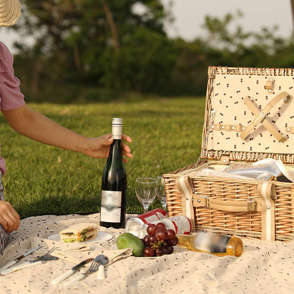 G GOOD GAIN picnic basket with wine glasses and napkins