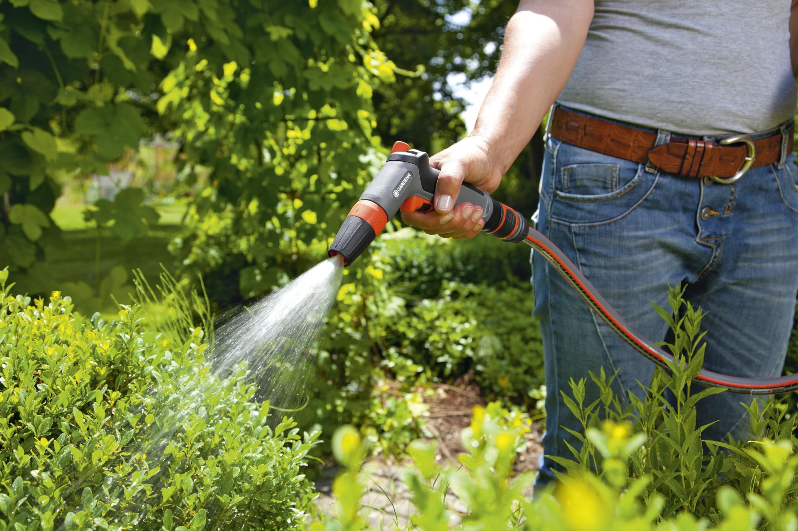 Gardena Cleaning Nozzle Classic dimensions on a measuring tape