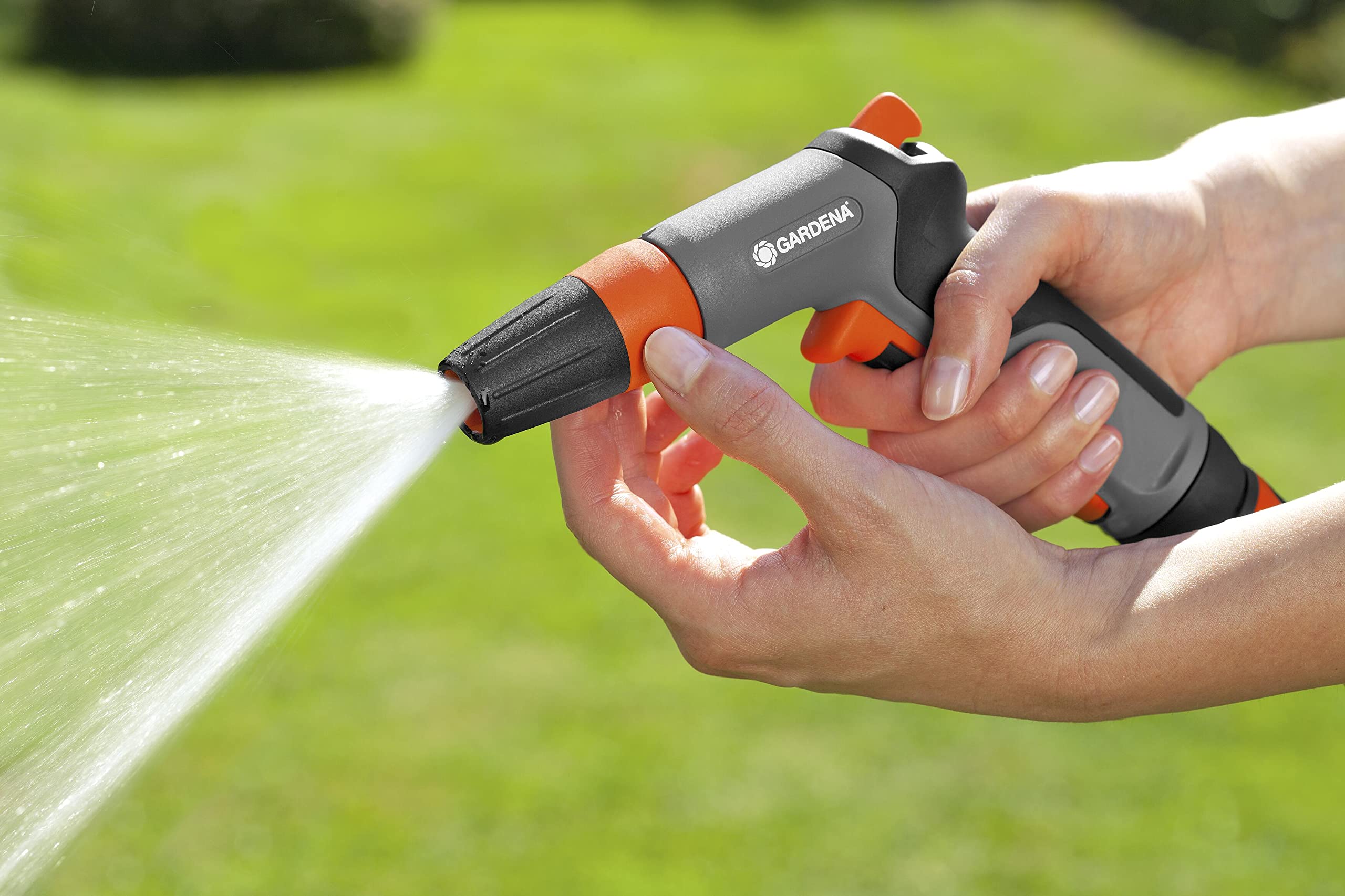 Gardena Cleaning Nozzle Classic showing hard jet spray pattern