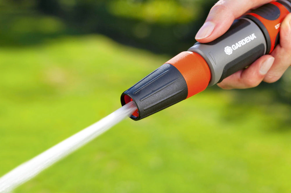 Gardena Cleaning Nozzle demonstrating fine mist spray