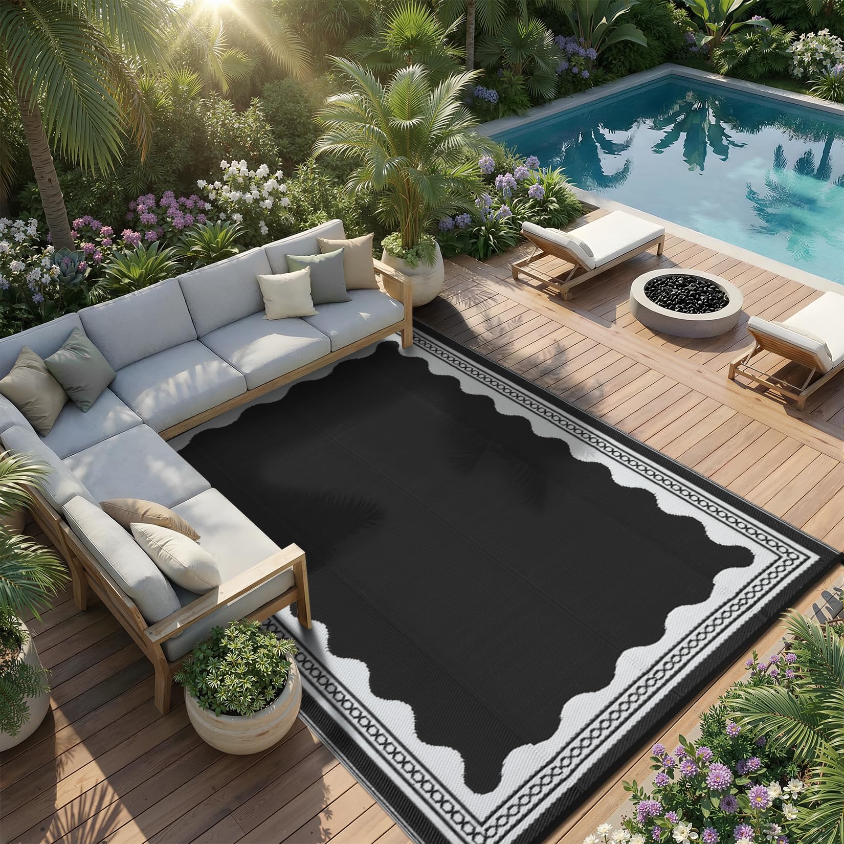 Garvee Outdoor Rug 5x8 showing the artistic scalloped edge