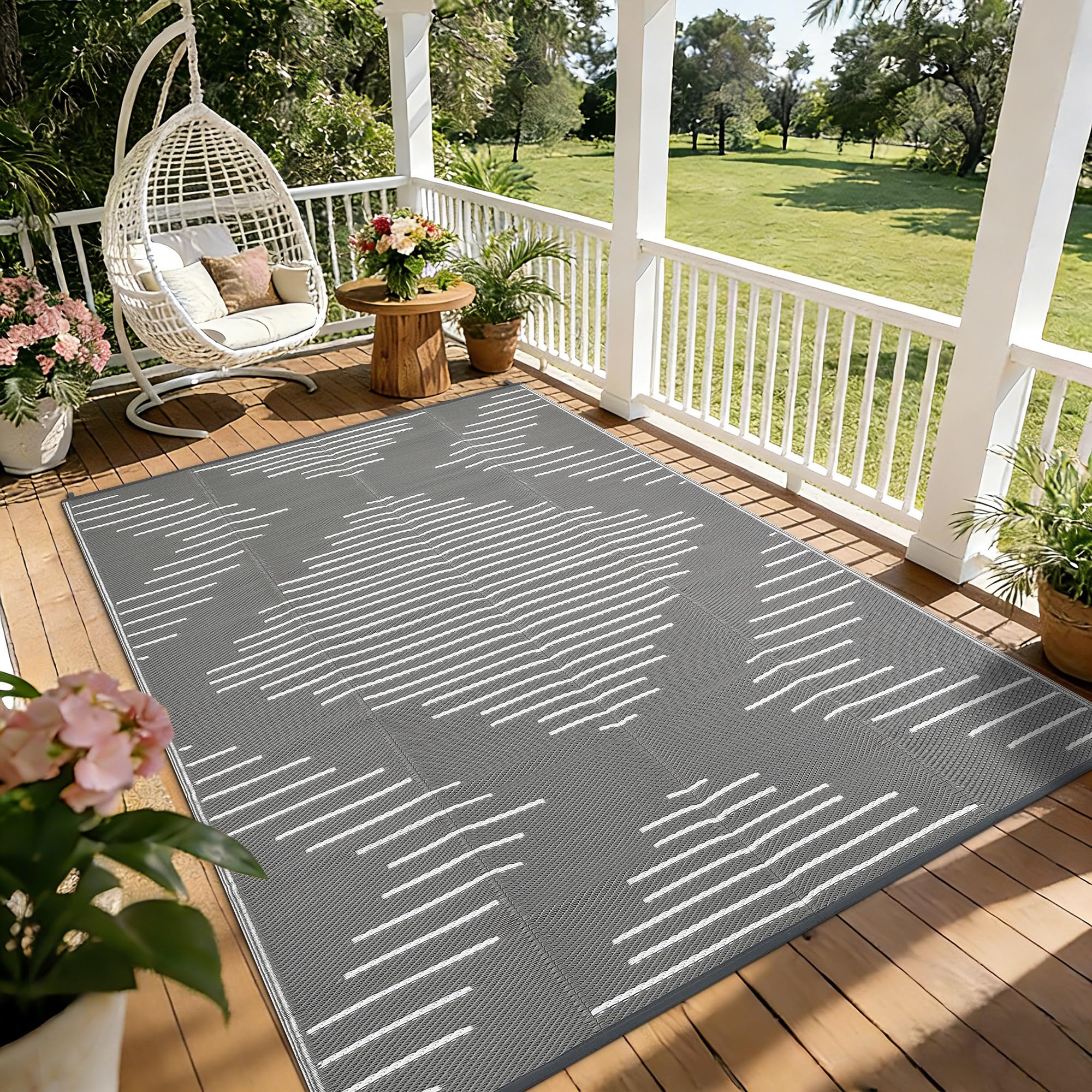 Garvee Outdoor Rug in grey and white reversible design