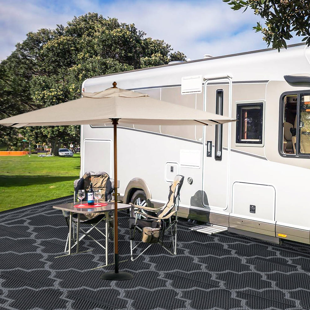 Garvee outdoor rug laid out at a picnic