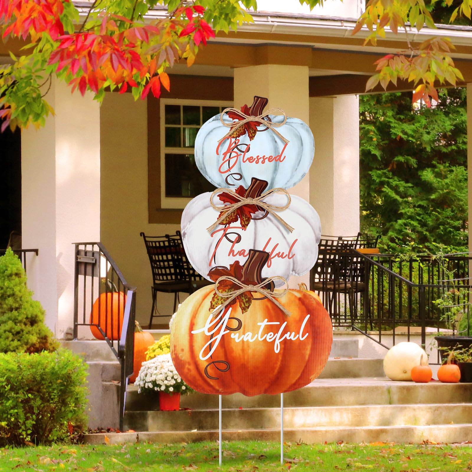 Geetery Thanksgiving yard sign set with pumpkins front view