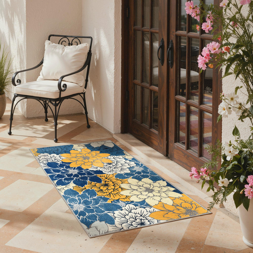 GENIMO 3x5 Outdoor Rug in use on a balcony