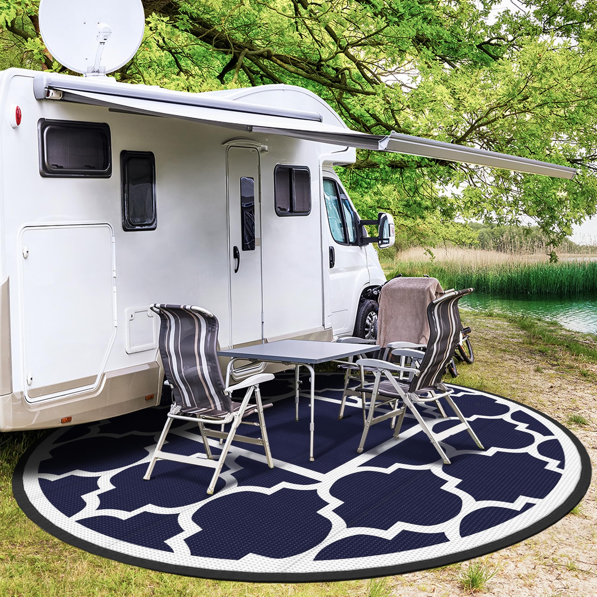 GENIMO Outdoor Rug 10' Round Blue & White folded for storage