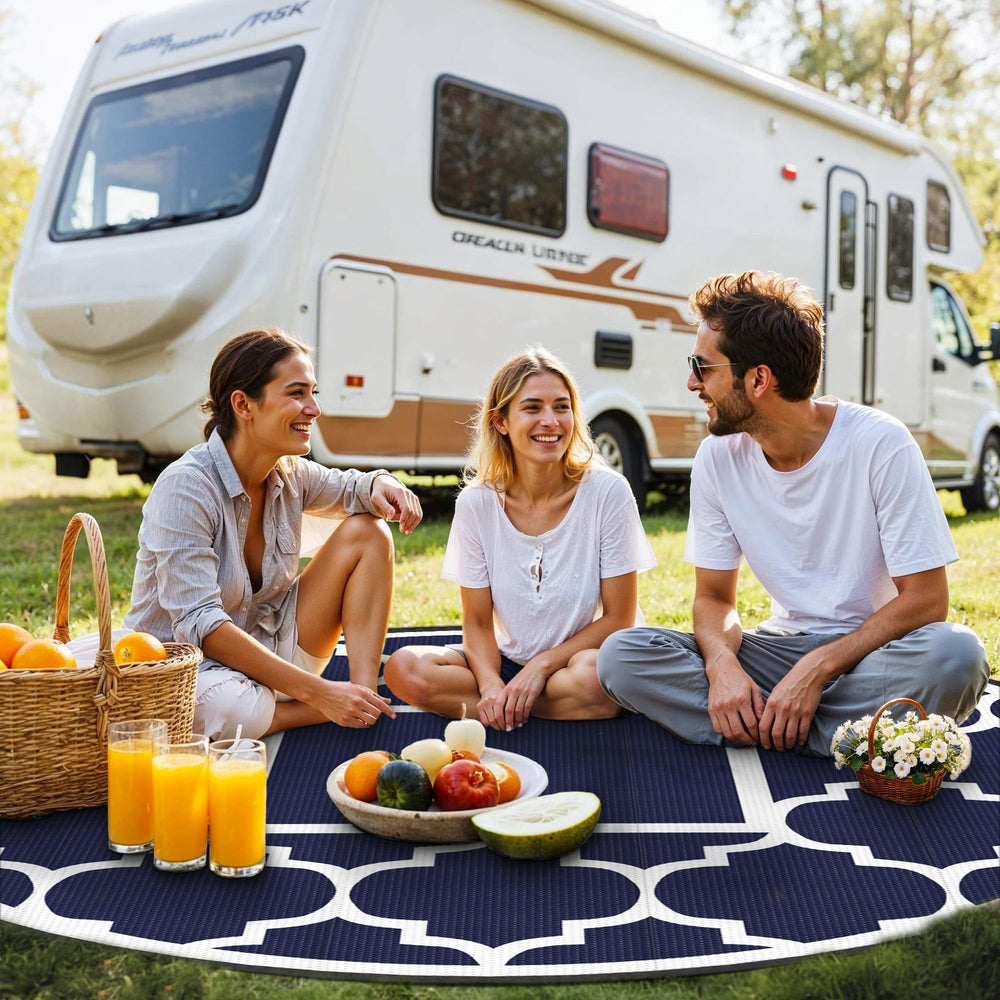 GENIMO Outdoor Rug 10' Round Blue & White in outdoor setting