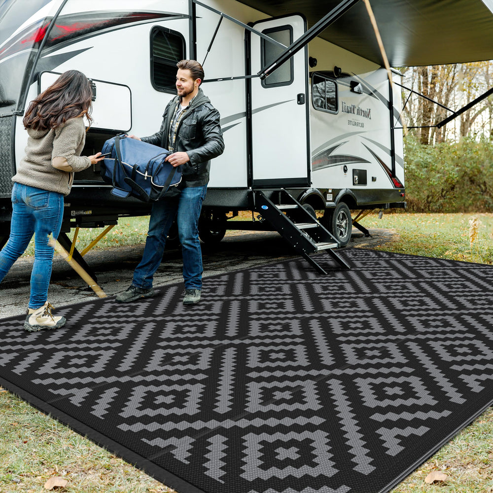GENIMO Outdoor Rug 10'x14' front view in black and grey