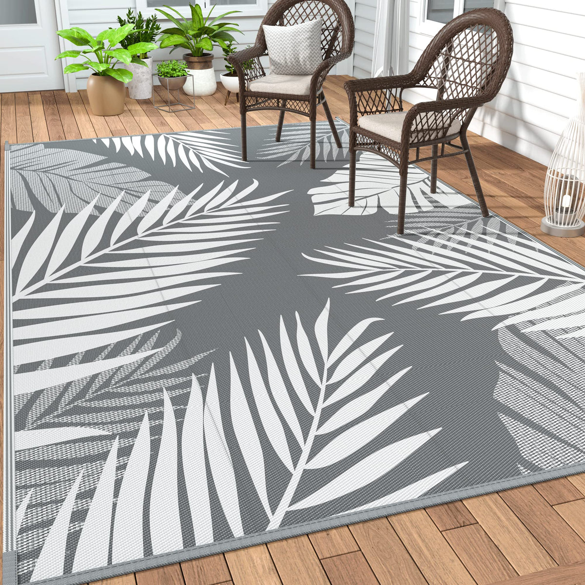GENIMO Outdoor Rug 10'x14' front view with palm leaf design
