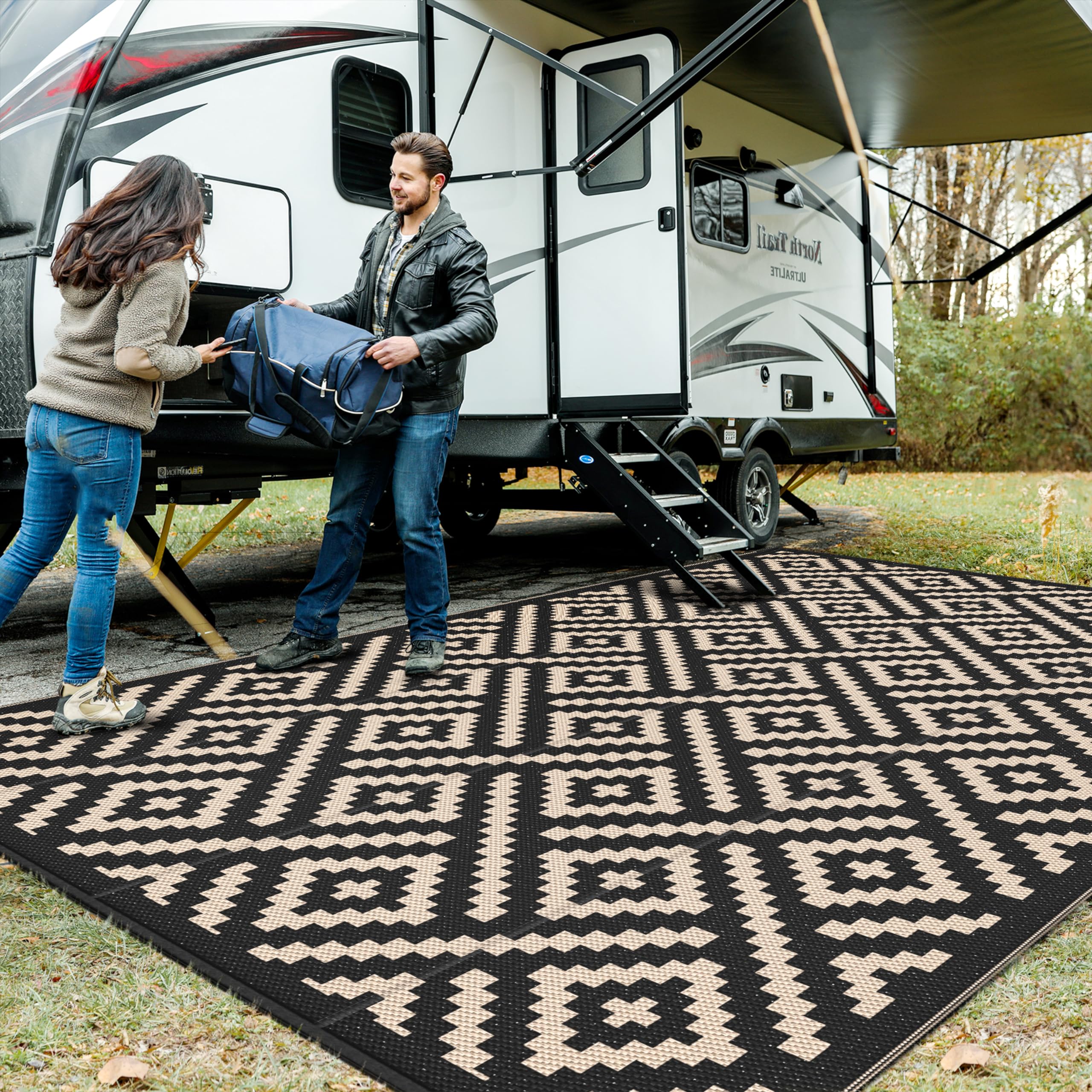 GENIMO outdoor rug 10'x14' in black and beige geometric pattern