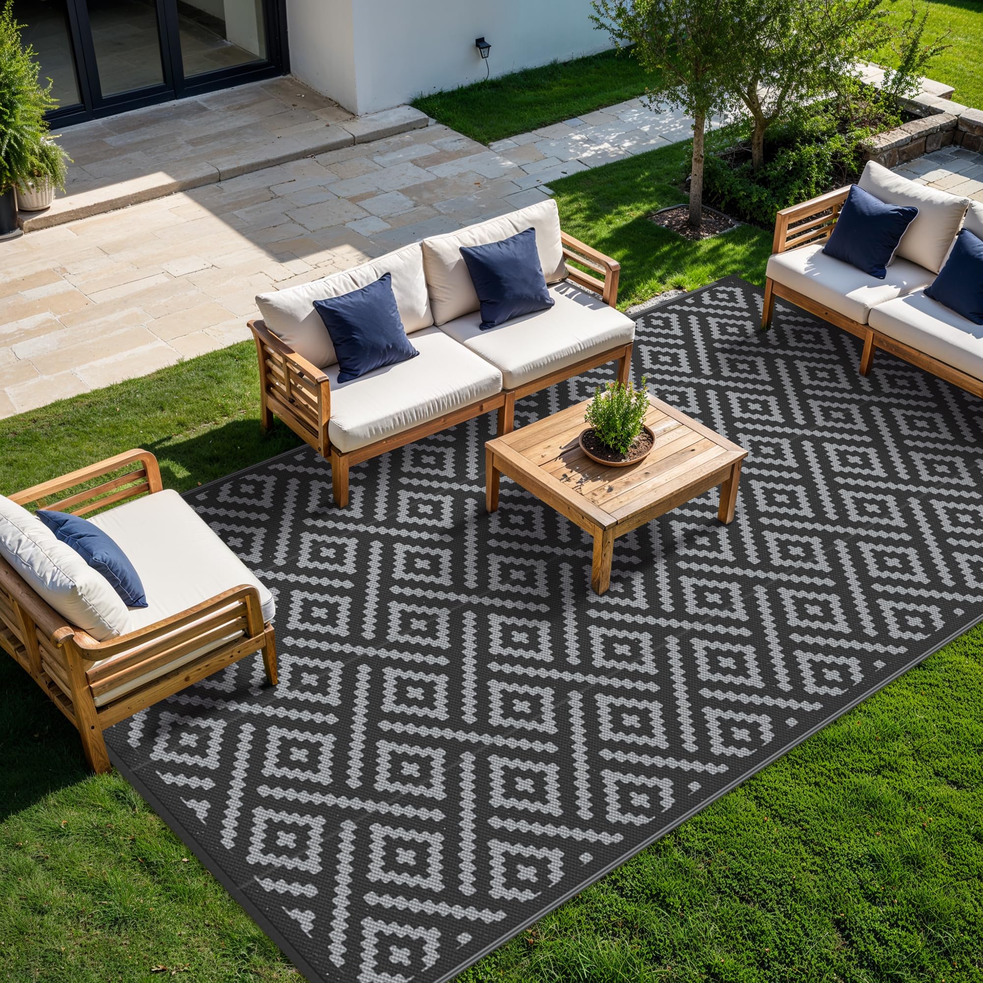 GENIMO Outdoor Rug 10'x14' showcasing reversible design
