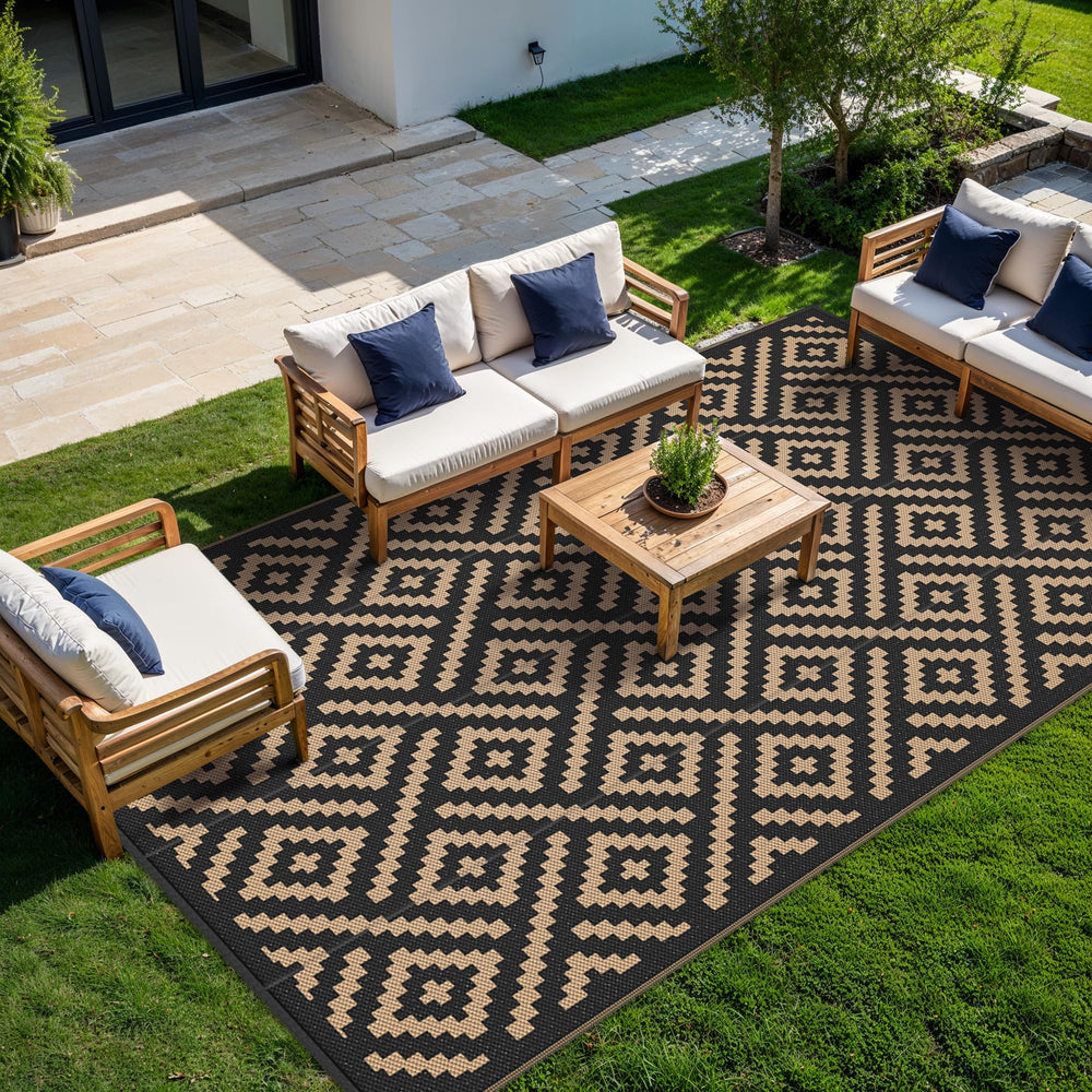 GENIMO Outdoor Rug 10'x14' with geometric patterns