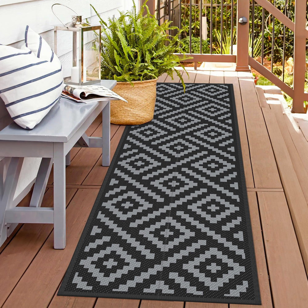 GENIMO Outdoor Rug 2.5'x8' black grey front view