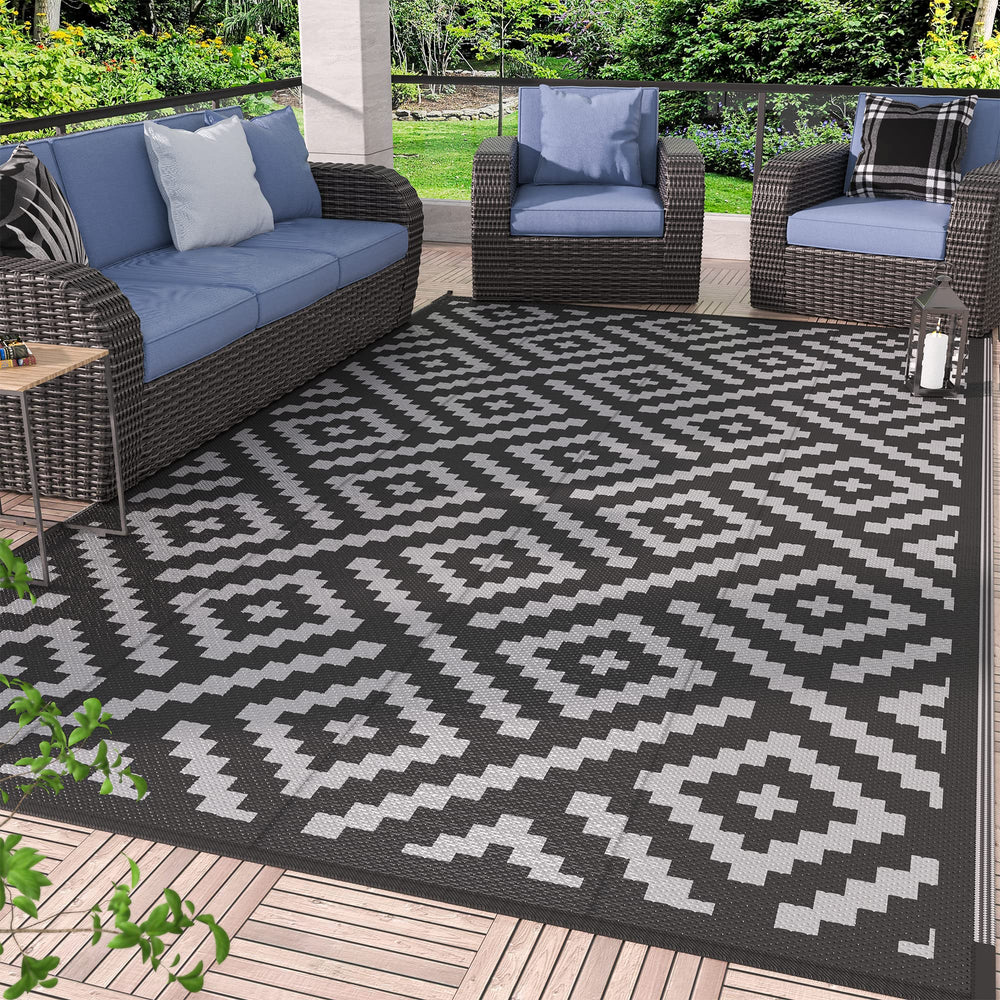 GENIMO Outdoor Rug 5'x8' front view in black and grey