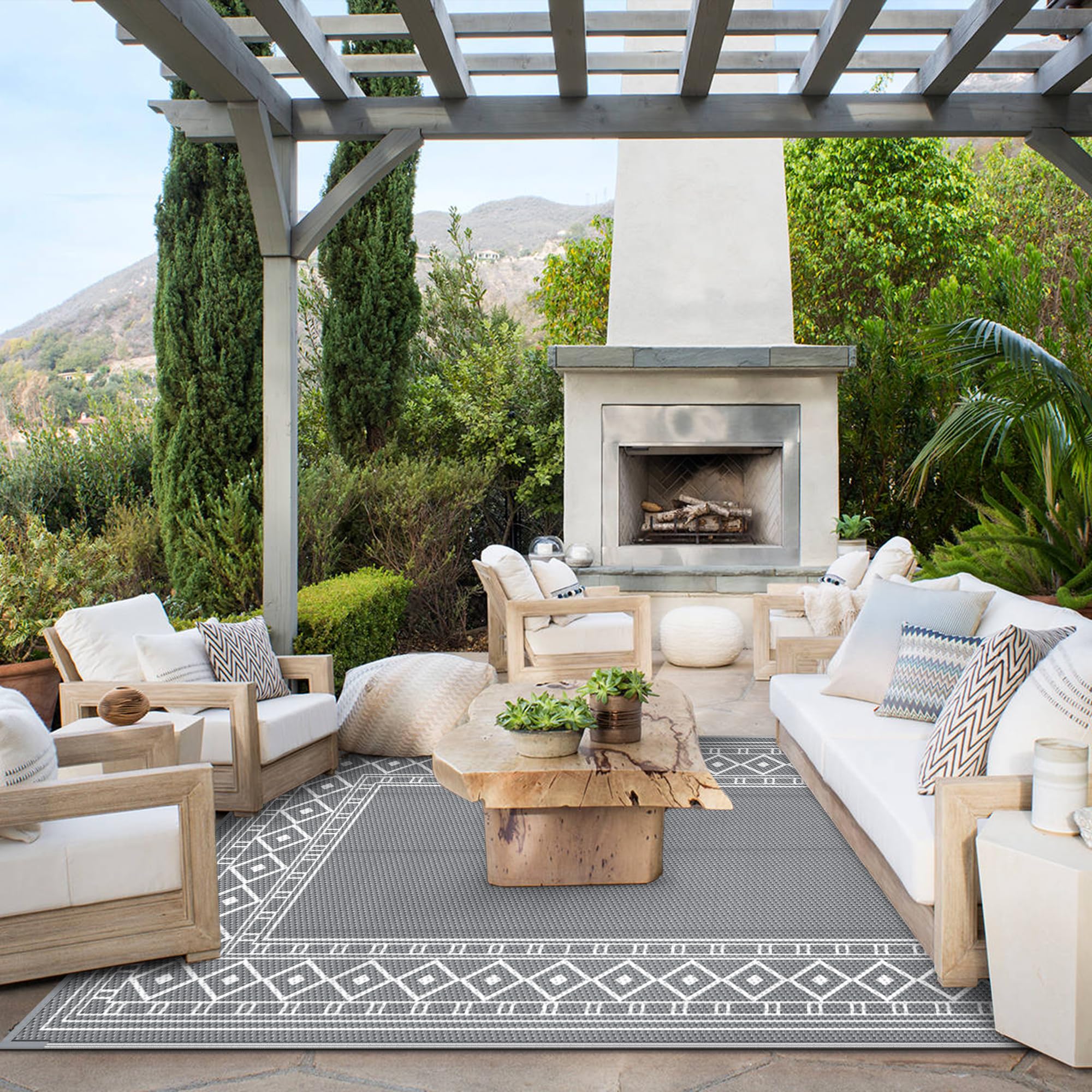 GENIMO Outdoor Rug 5'x8' grey and white on patio