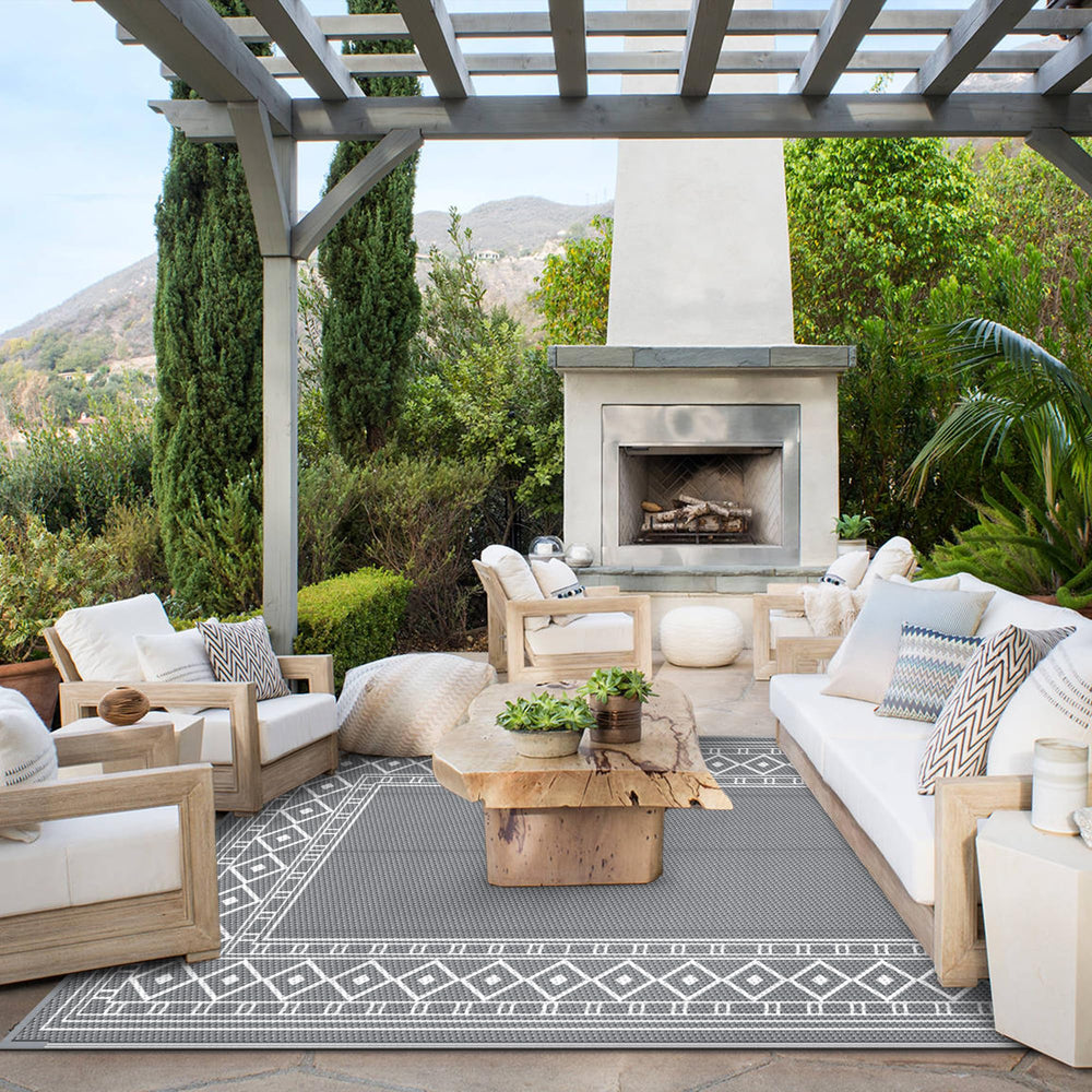 GENIMO Outdoor Rug 5'x8' grey and white on patio