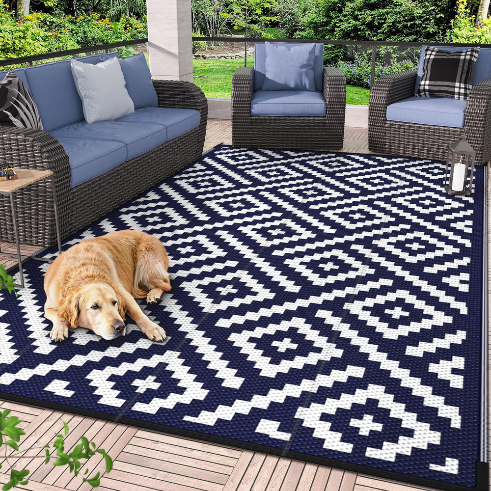 GENIMO outdoor rug 6'x9' blue and white geometric pattern front view