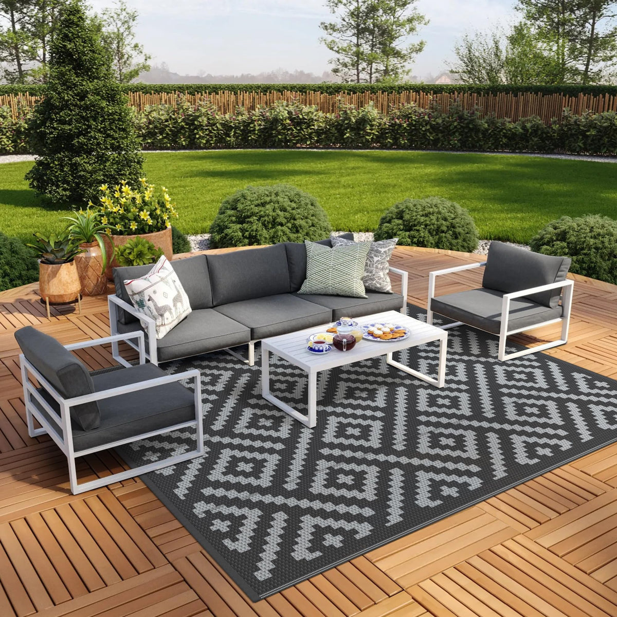 GENIMO outdoor rug 8'x10' black and grey geometric pattern front view