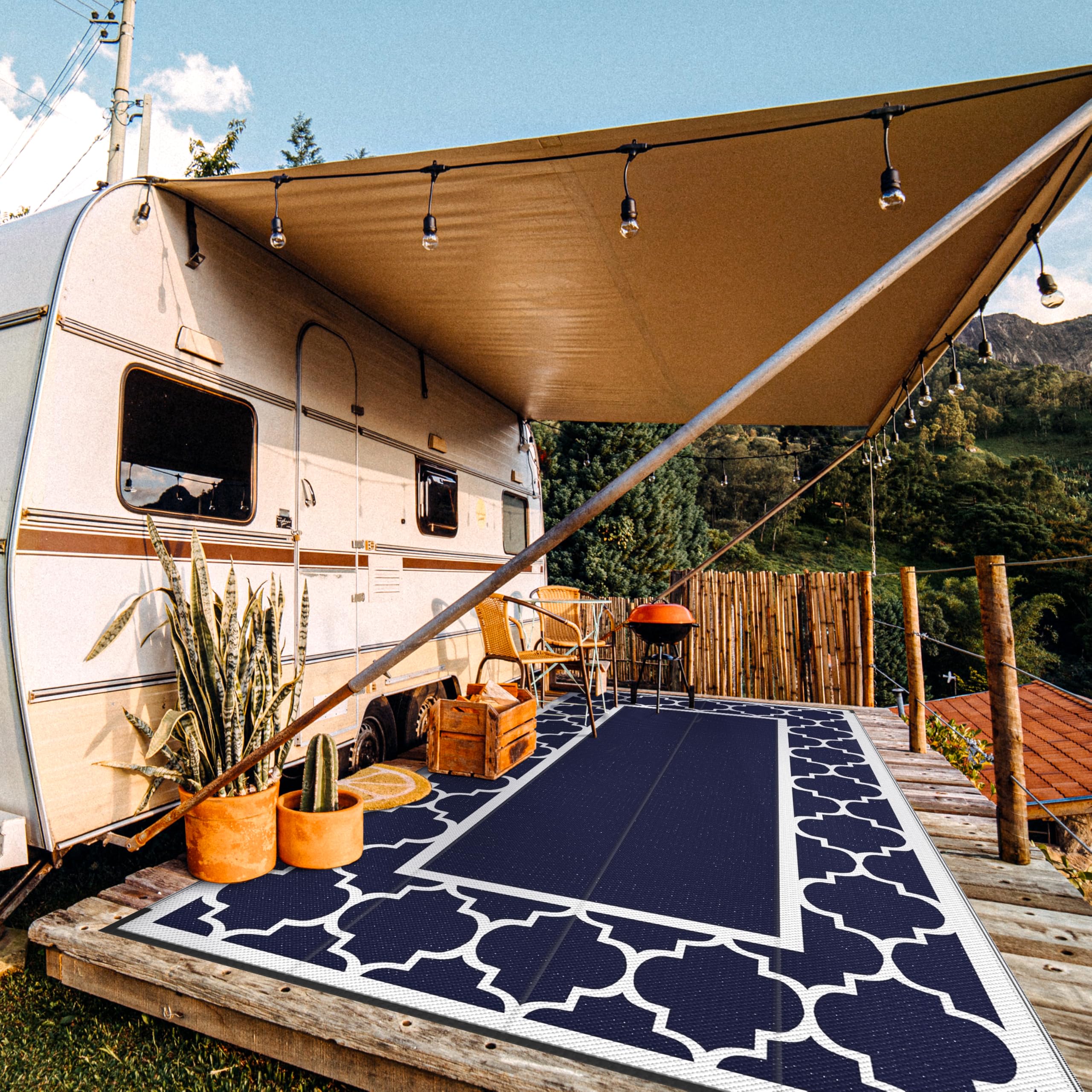 GENIMO Outdoor Rug 8'x16' side view showing reversible design