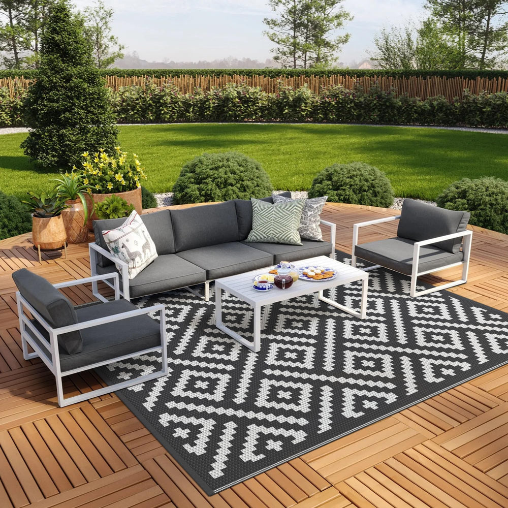 GENIMO Outdoor Rug 9'x12' black and white geometric pattern front view