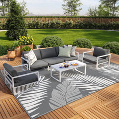 GENIMO Outdoor Rug folded in carry bag