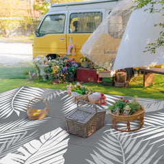 GENIMO Outdoor Rug in a garden setting