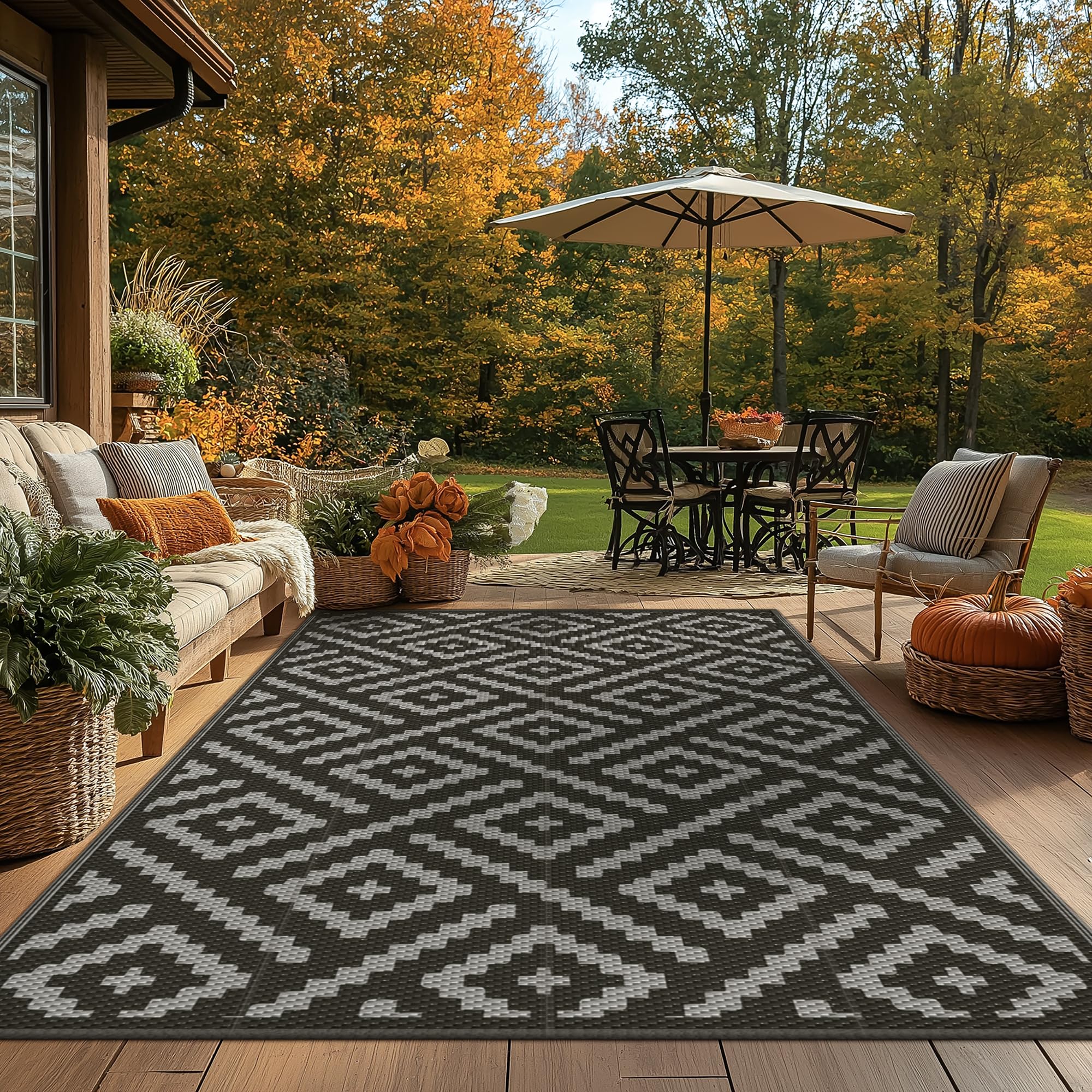 GENIMO outdoor rug in a garden setting