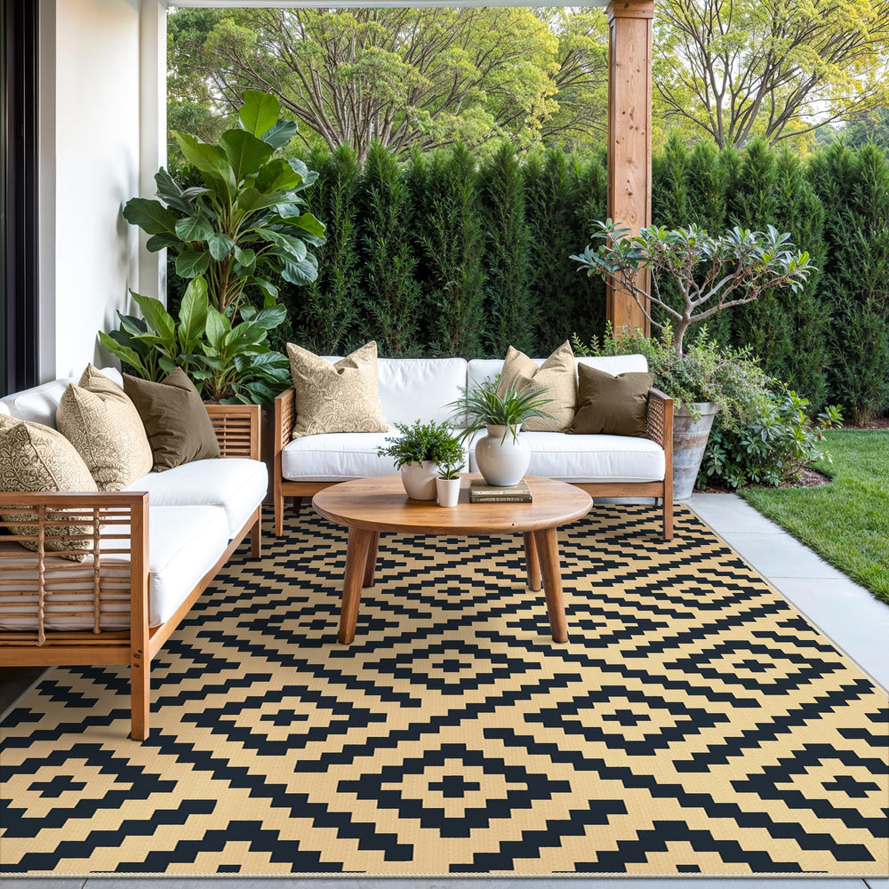 GENIMO Outdoor Rug in a garden setting