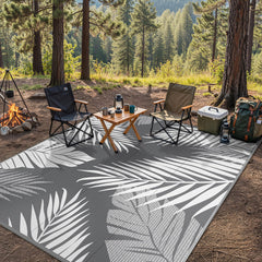 GENIMO Outdoor Rug in outdoor patio setting