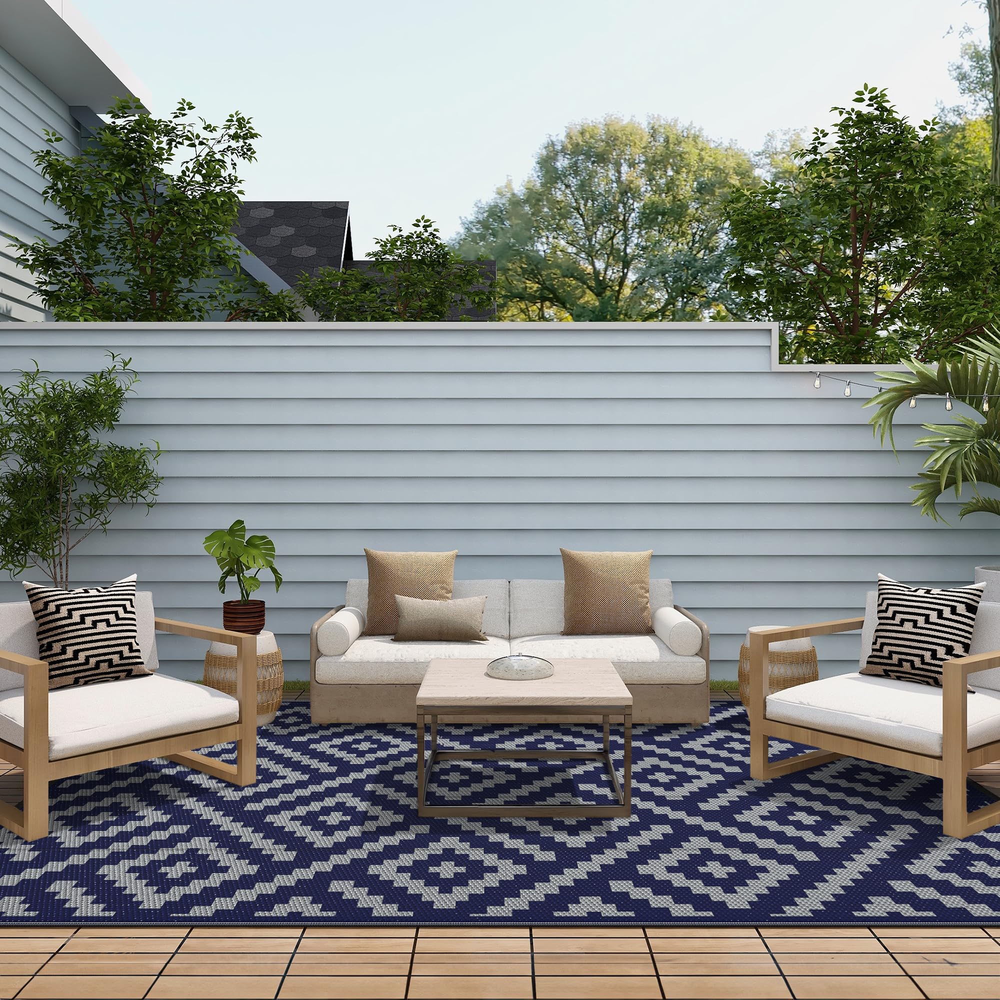 GENIMO Outdoor Rug in outdoor patio setting