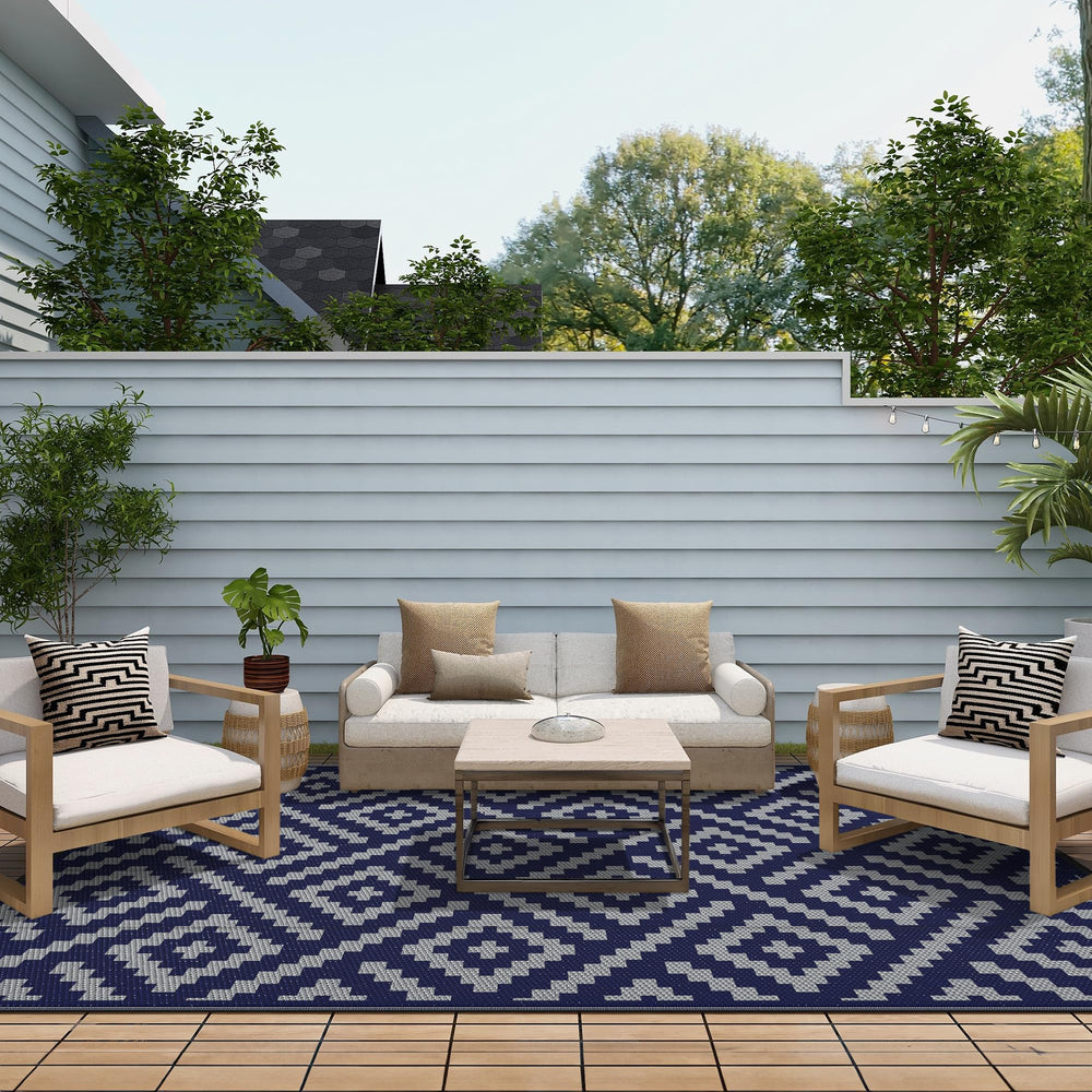 GENIMO Outdoor Rug in outdoor patio setting