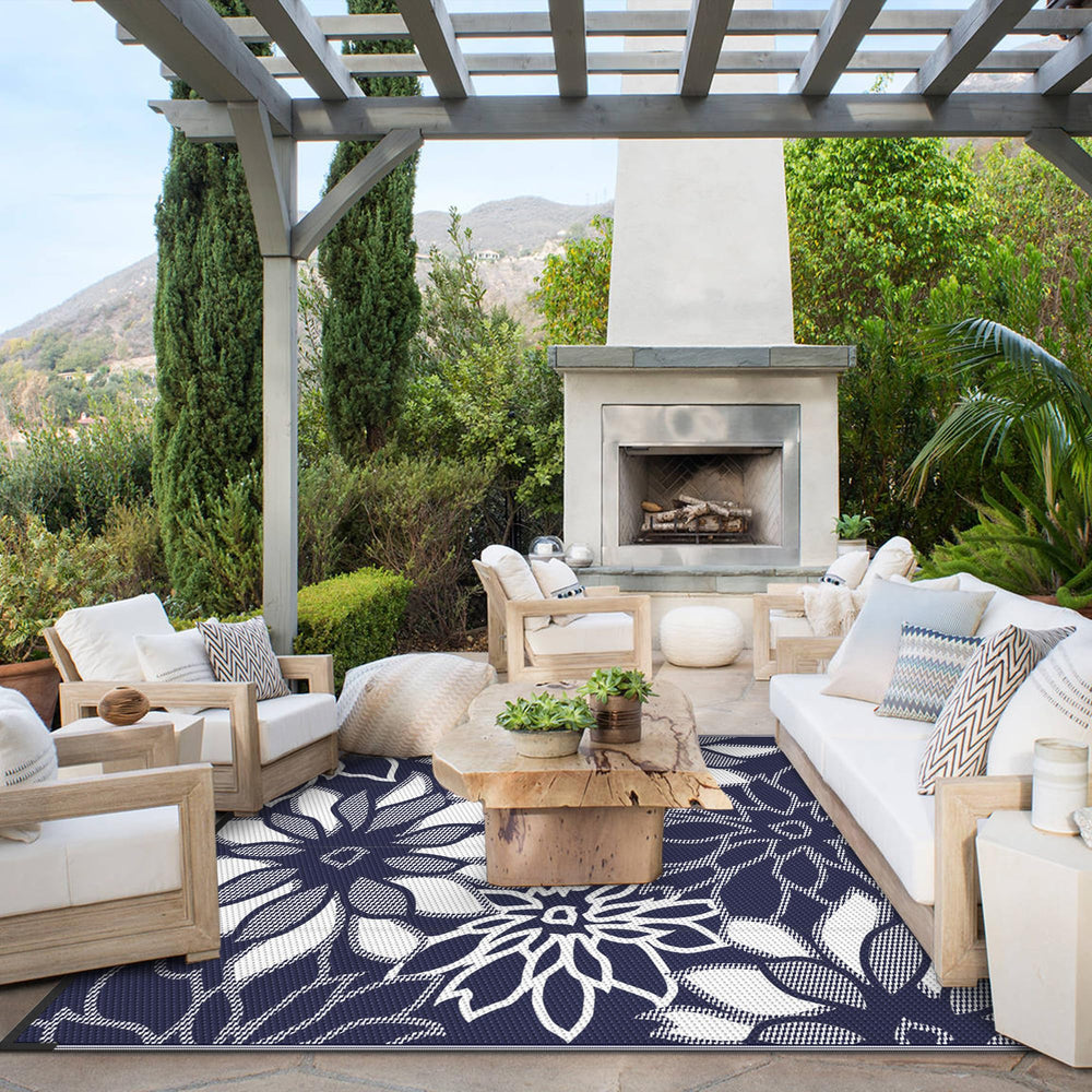 GENIMO Outdoor Rug in outdoor patio setting