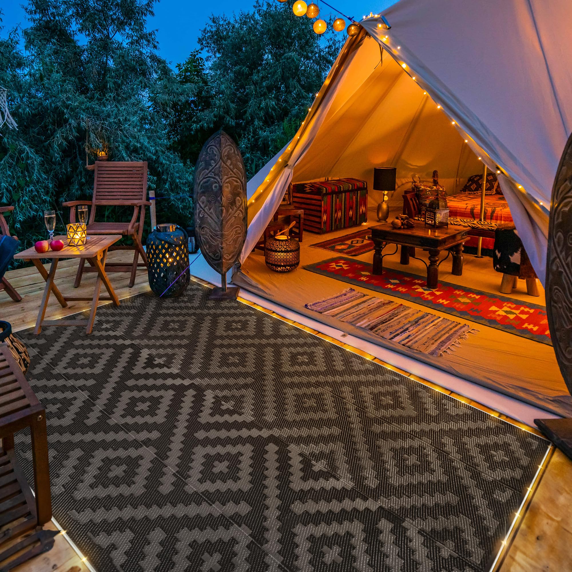 GENIMO Outdoor Rug in patio setting