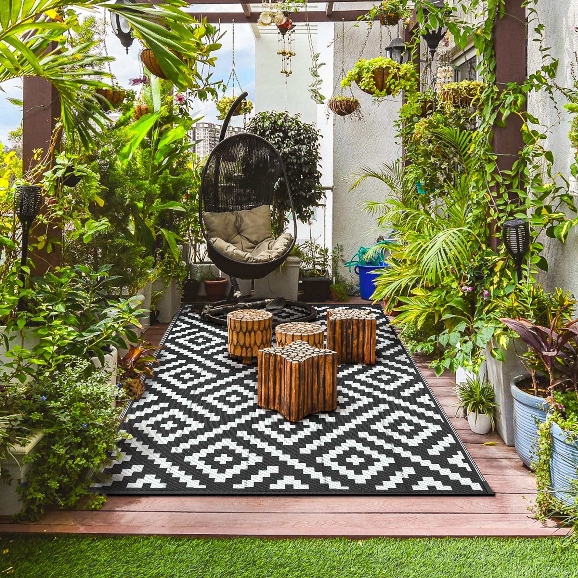 GENIMO Outdoor Rug in use on a patio setting