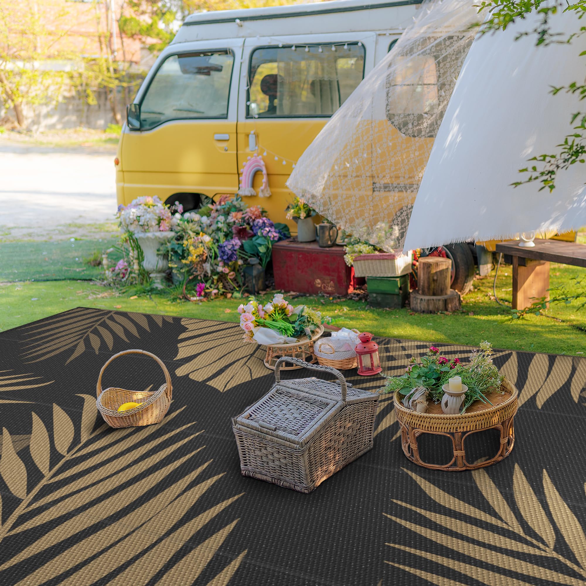 GENIMO Outdoor Rug on a patio setting