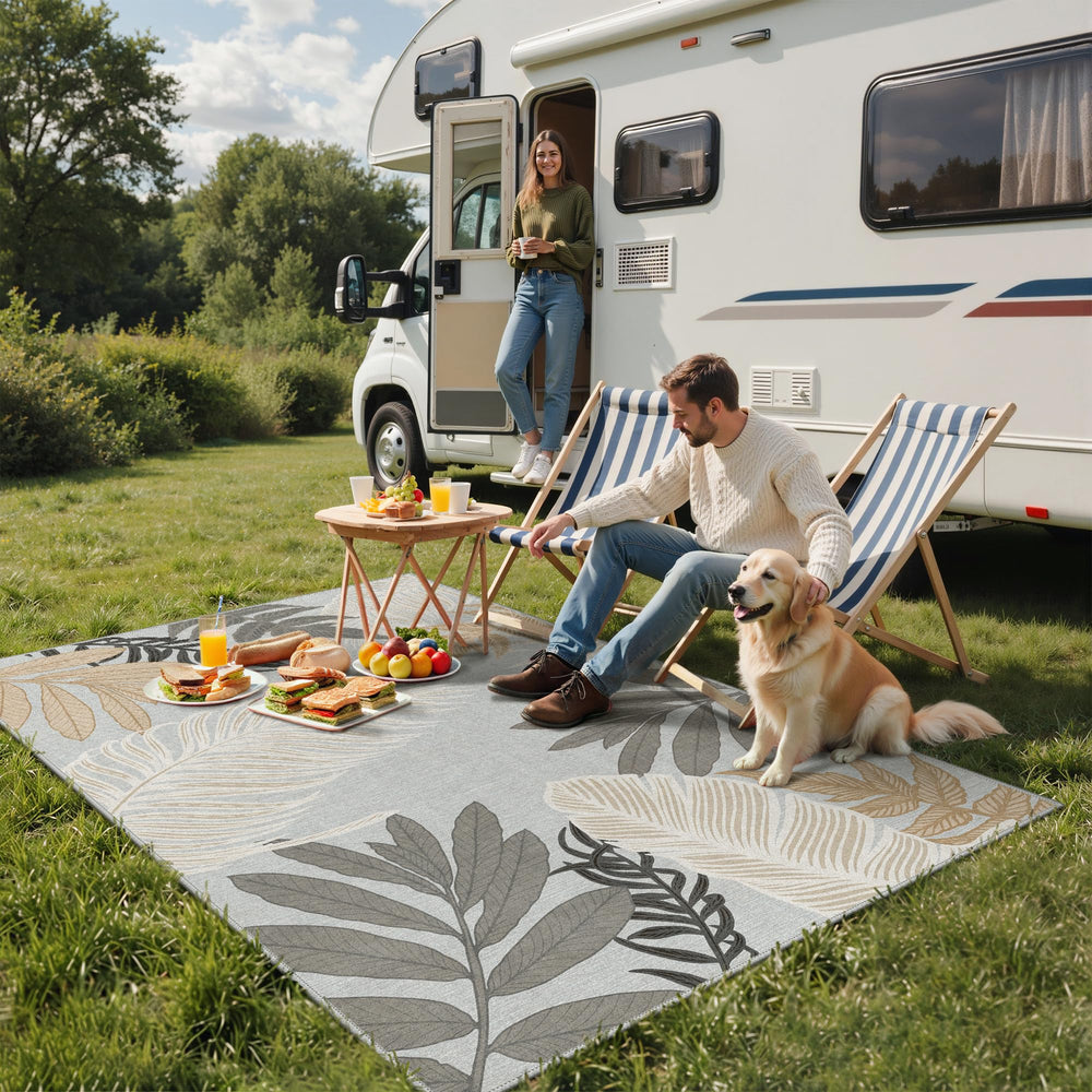 GENIMO Outdoor Rug on patio setting