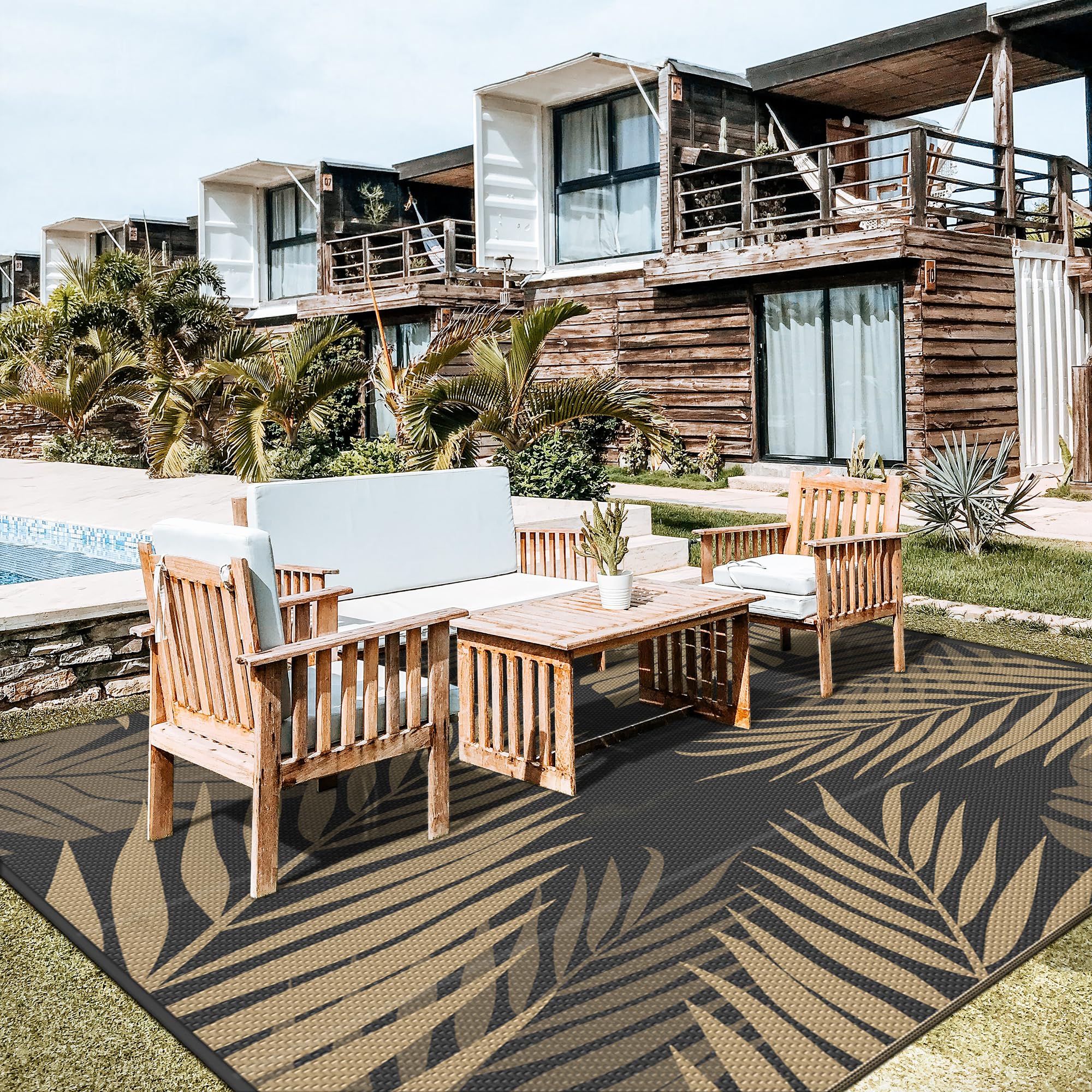 GENIMO Outdoor Rug on patio setting