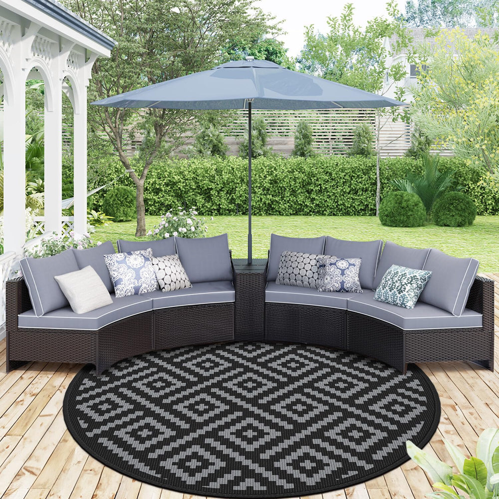 GENIMO Outdoor Rug on patio setting