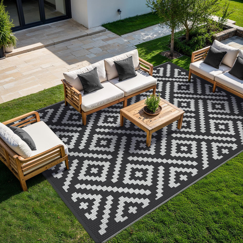 GENIMO Outdoor Rug rolled up with carry bag for transport