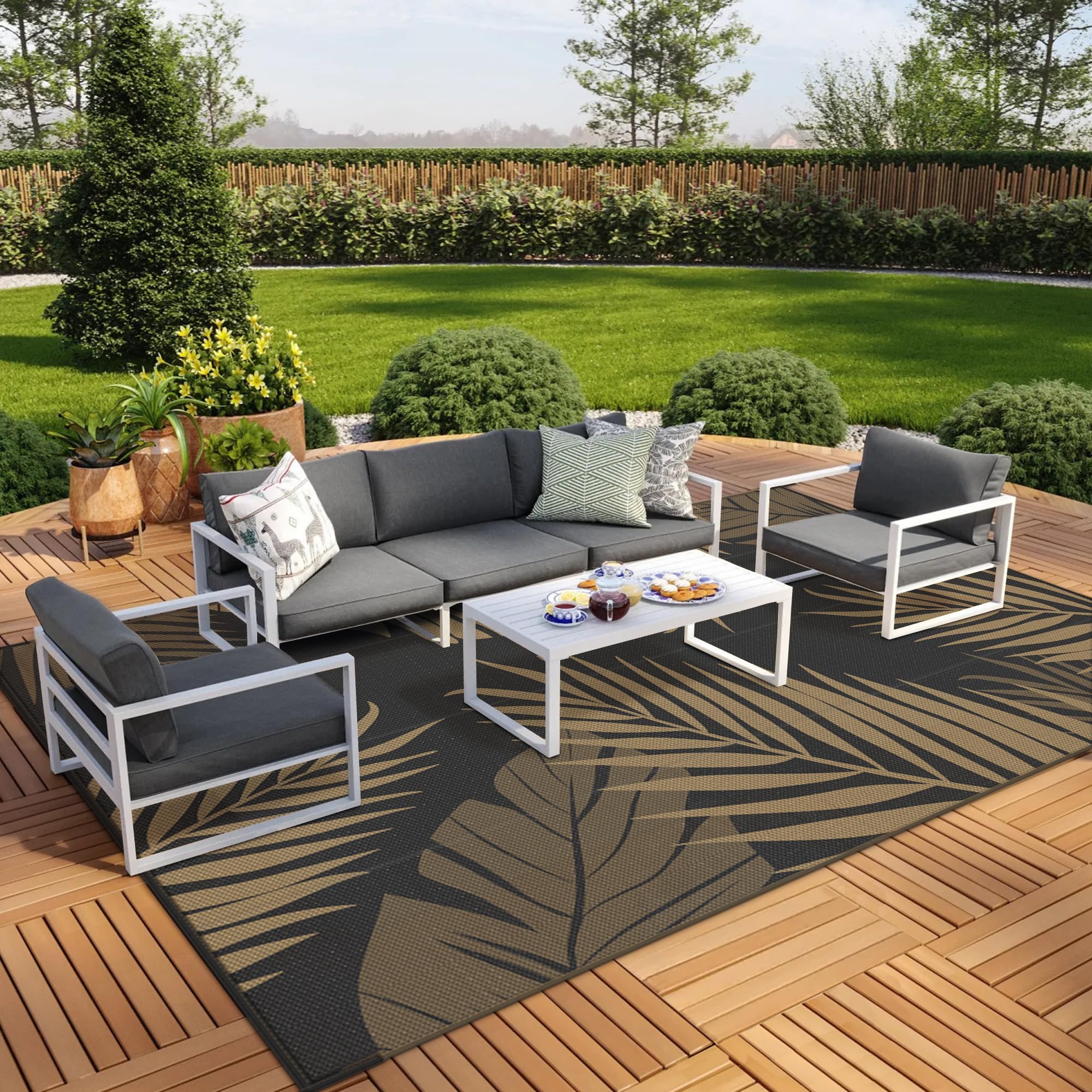 GENIMO Outdoor Rug showing double-sided palm leaf pattern